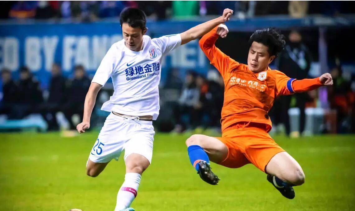 爱游戏在线-足总杯今晨再迎强敌，辽宁本钢强势反弹，主帅态度——压力陡增，控场能力受关注(北京控股vs辽宁本钢)